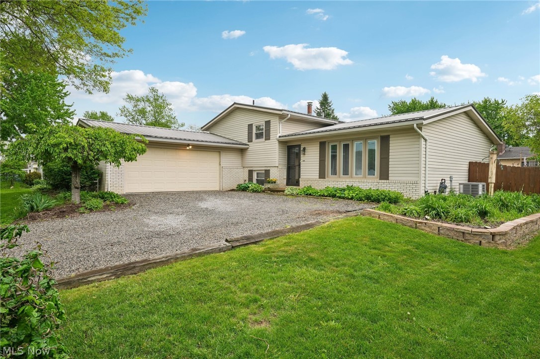 2212 Zircon Street NE Canton OH 44721