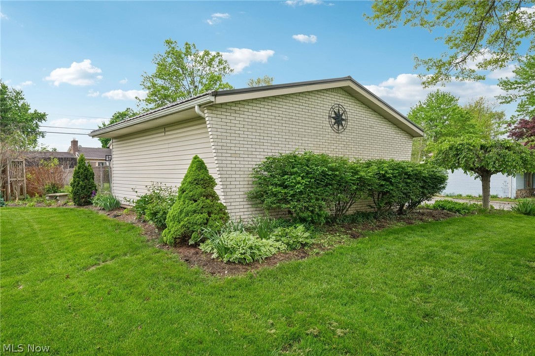2212 Zircon Street NE Canton OH 44721