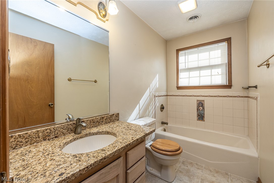 1260 Meadowview Lane Amherst OH 44001