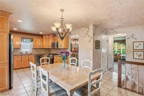 5379 Meadow Wood Boulevard Lyndhurst OH 44124