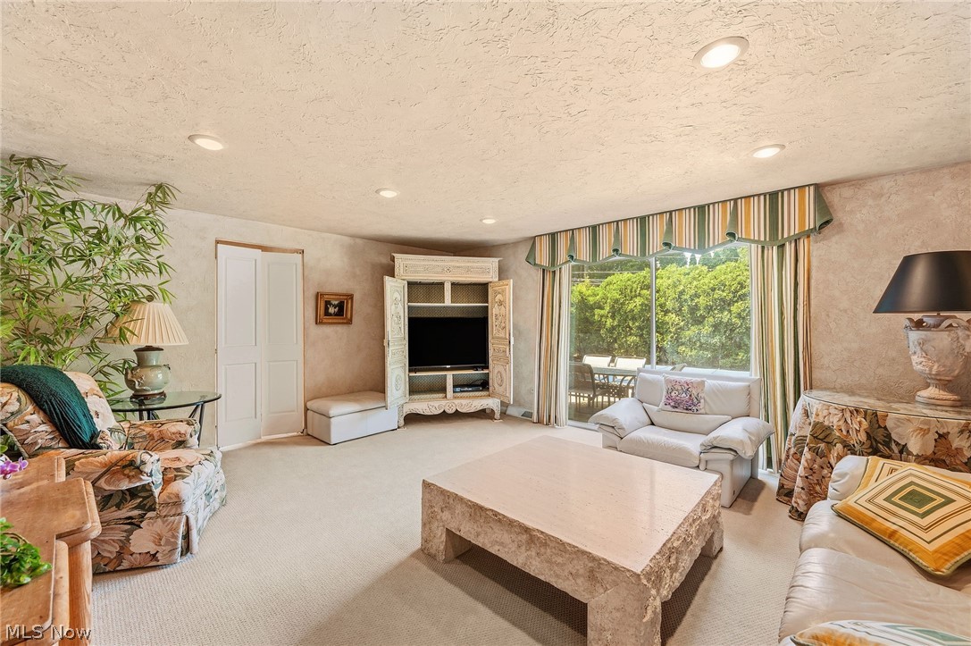 5379 Meadow Wood Boulevard Lyndhurst OH 44124