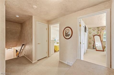 5379 Meadow Wood Boulevard Lyndhurst OH 44124