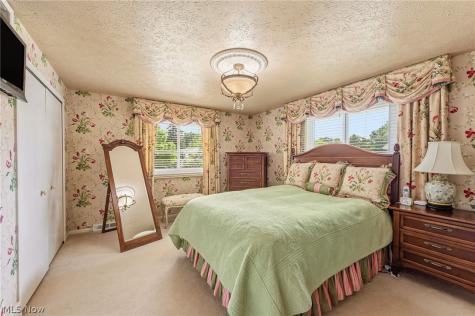 5379 Meadow Wood Boulevard Lyndhurst OH 44124