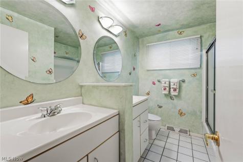 5379 Meadow Wood Boulevard Lyndhurst OH 44124