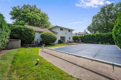 5379 Meadow Wood Boulevard Lyndhurst OH 44124