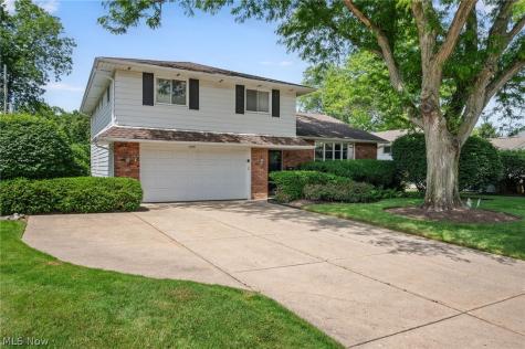 5379 Meadow Wood Boulevard Lyndhurst OH 44124