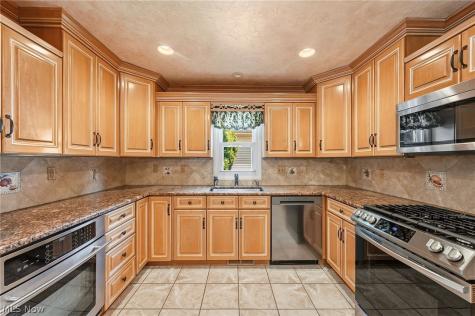 5379 Meadow Wood Boulevard Lyndhurst OH 44124