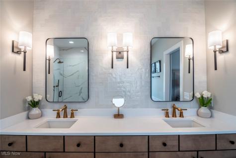 2223 Vivian Way Avon OH 44011