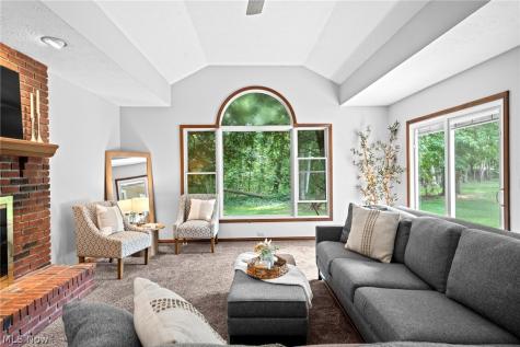 279 Ash Grove Circle Aurora OH 44202