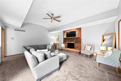 279 Ash Grove Circle Aurora OH 44202