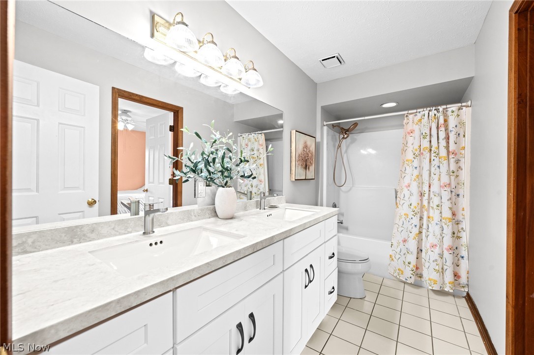 279 Ash Grove Circle Aurora OH 44202