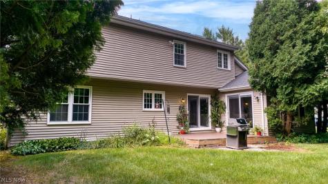 279 Ash Grove Circle Aurora OH 44202