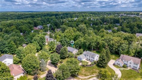 279 Ash Grove Circle Aurora OH 44202