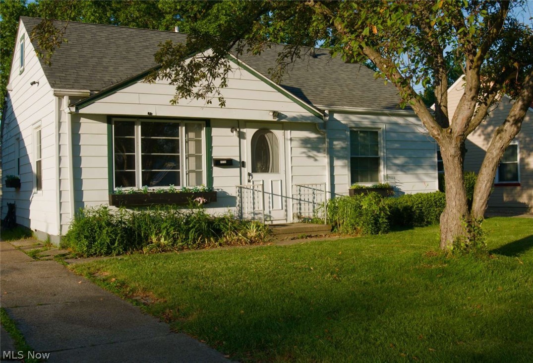 15731 Mina Avenue Cleveland OH 44135