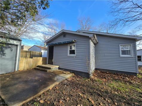 26 Bouquet Avenue Youngstown OH 44509