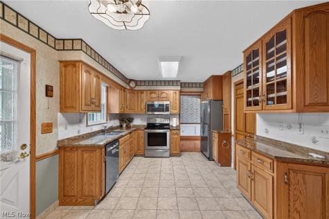 1690 Lares Lane Brunswick OH 44212