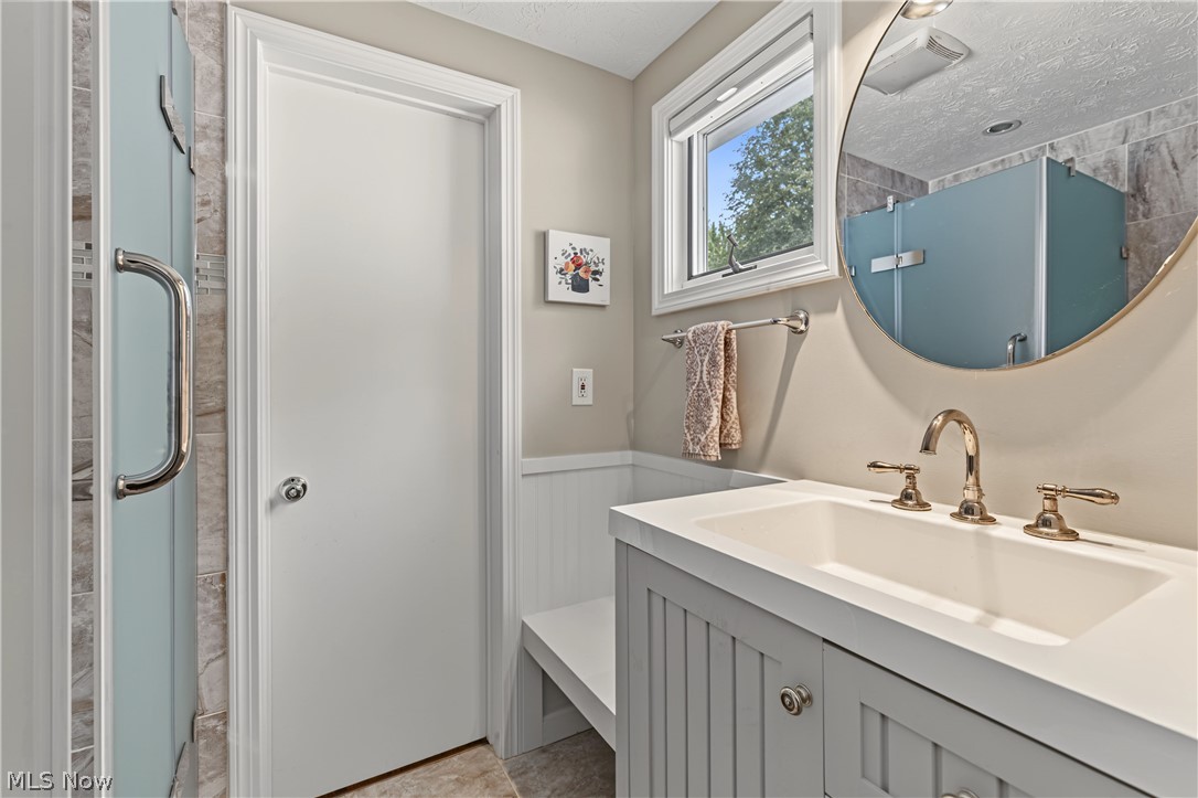 18050 Elliott Drive Chagrin Falls OH 44023