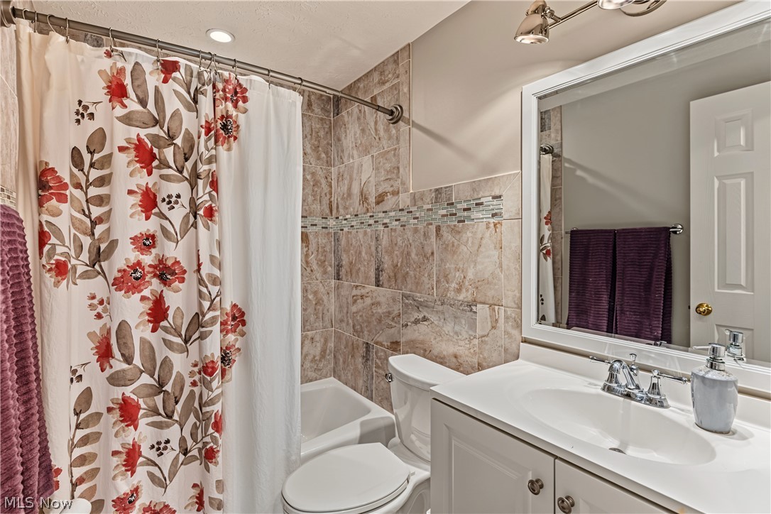 18050 Elliott Drive Chagrin Falls OH 44023
