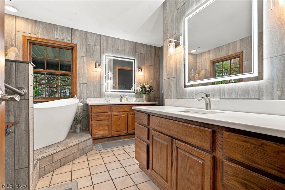 5850 Meter Road NE Mechanicstown OH 44651