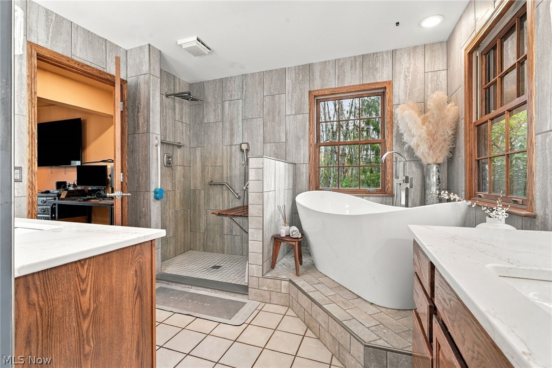 5850 Meter Road NE Mechanicstown OH 44651