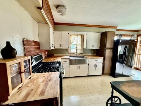 448 Hiwood Avenue Munroe Falls OH 44262