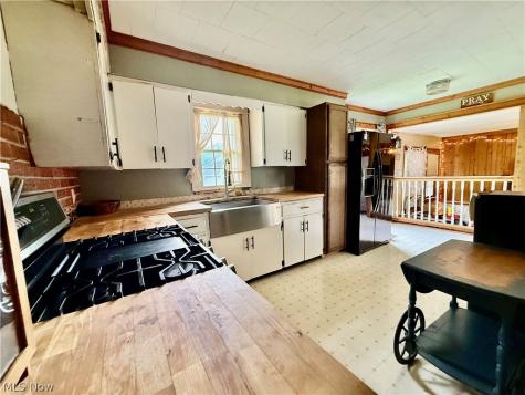 448 Hiwood Avenue Munroe Falls OH 44262