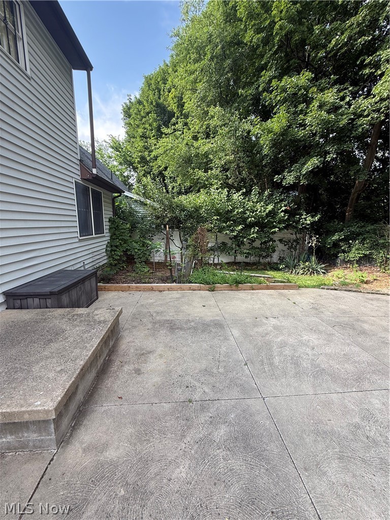 208 Poland Avenue Struthers OH 44471