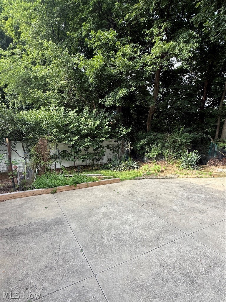 208 Poland Avenue Struthers OH 44471