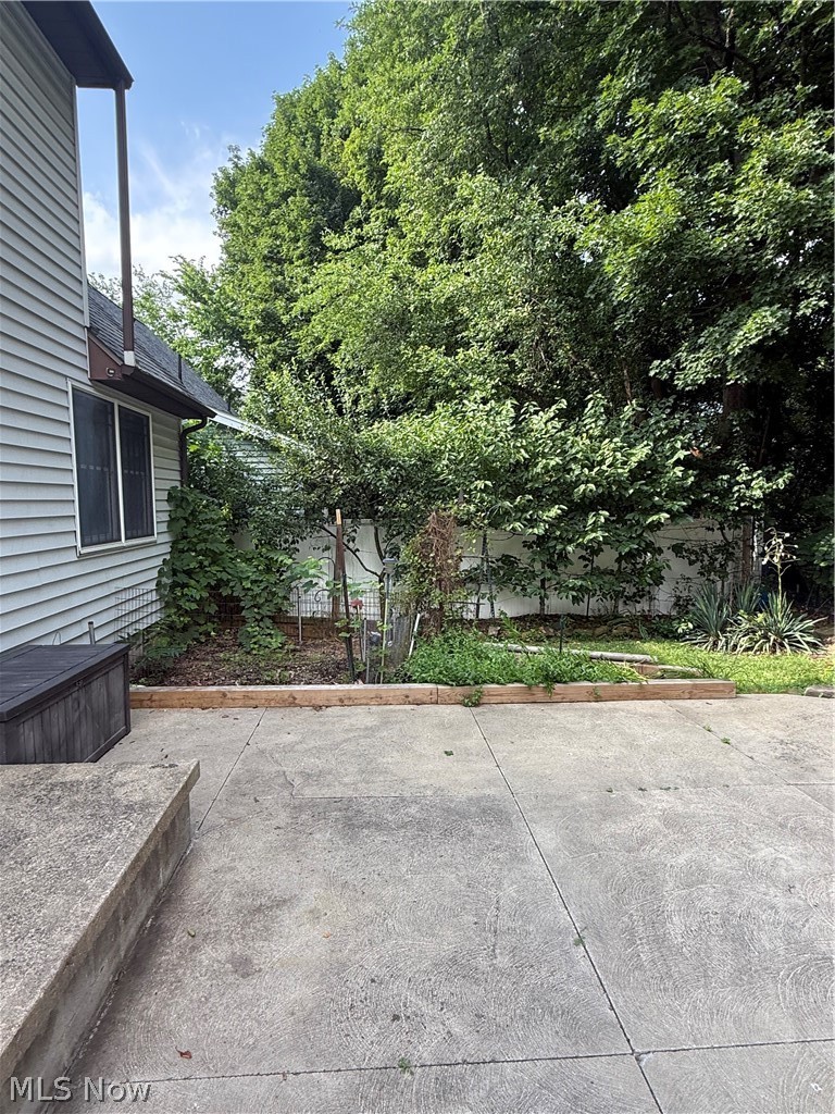 208 Poland Avenue Struthers OH 44471