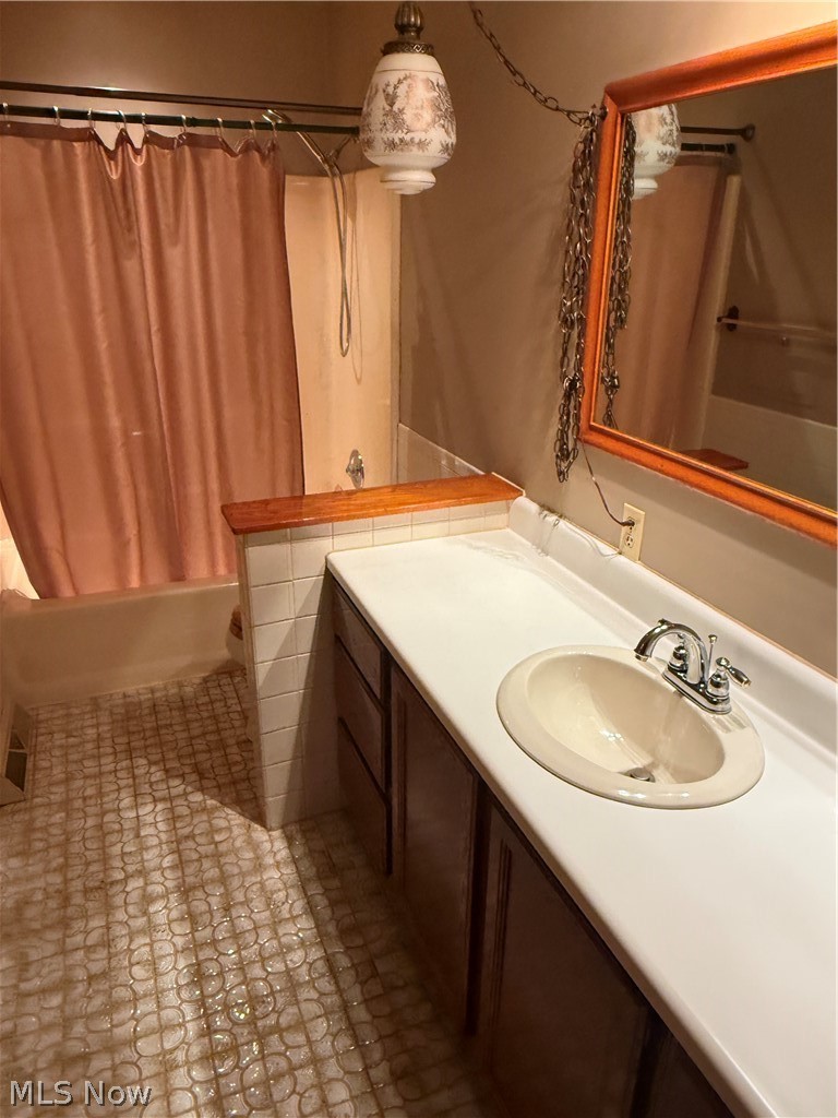 208 Poland Avenue Struthers OH 44471