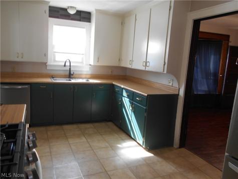 219 17th Street NW Barberton OH 44203