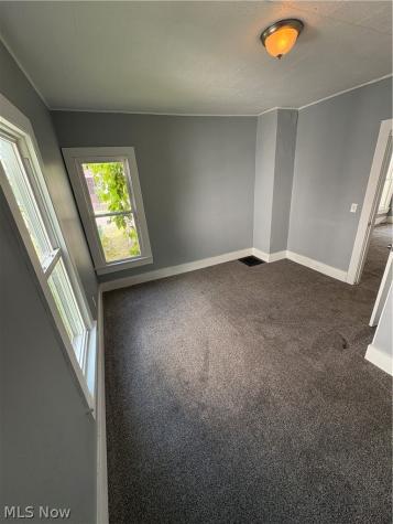 284 3rd Street NW Barberton OH 44203