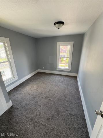 284 3rd Street NW Barberton OH 44203