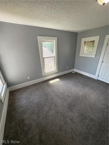 284 3rd Street NW Barberton OH 44203