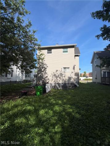 284 3rd Street NW Barberton OH 44203