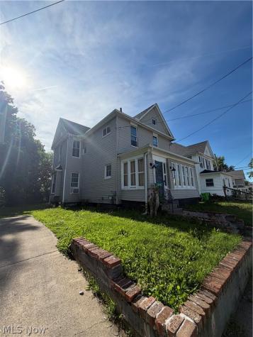 284 3rd Street NW Barberton OH 44203