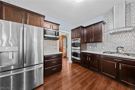 12504 Estate Avenue NW Uniontown OH 44685