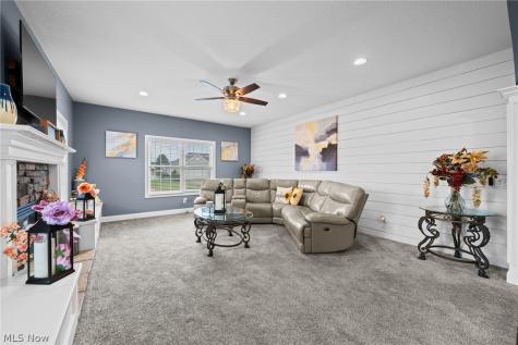 12504 Estate Avenue NW Uniontown OH 44685