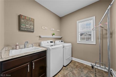 12504 Estate Avenue NW Uniontown OH 44685