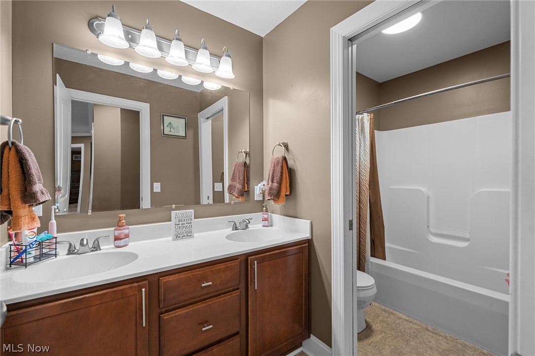 12504 Estate Avenue NW Uniontown OH 44685