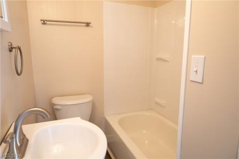 349 E Pace Avenue Akron OH 44319