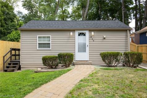 349 E Pace Avenue Akron OH 44319
