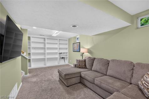 38408 Piccadilly Square Willoughby OH 44094