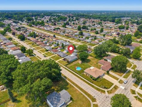 759 E Meadowlawn Boulevard Seven Hills OH 44131