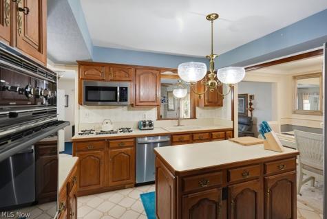 759 E Meadowlawn Boulevard Seven Hills OH 44131