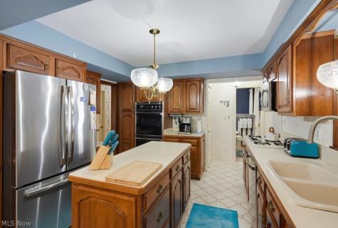 759 E Meadowlawn Boulevard Seven Hills OH 44131