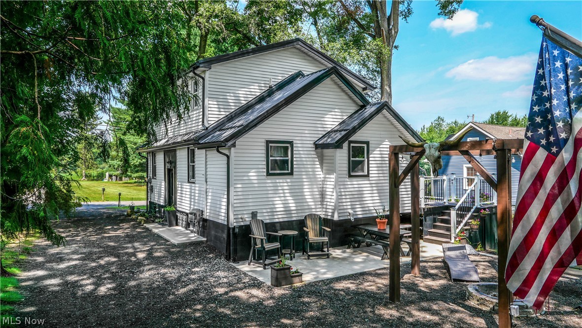592 Braceville Robinson Road NW Newton Falls OH 44444