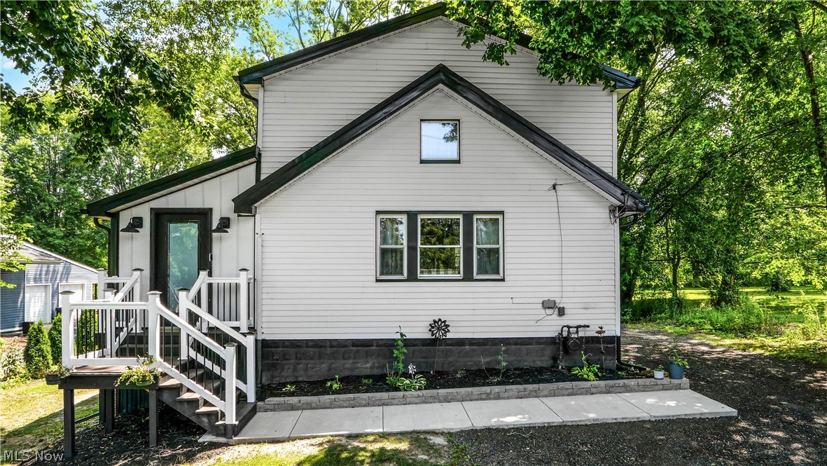 592 Braceville Robinson Road NW Newton Falls OH 44444