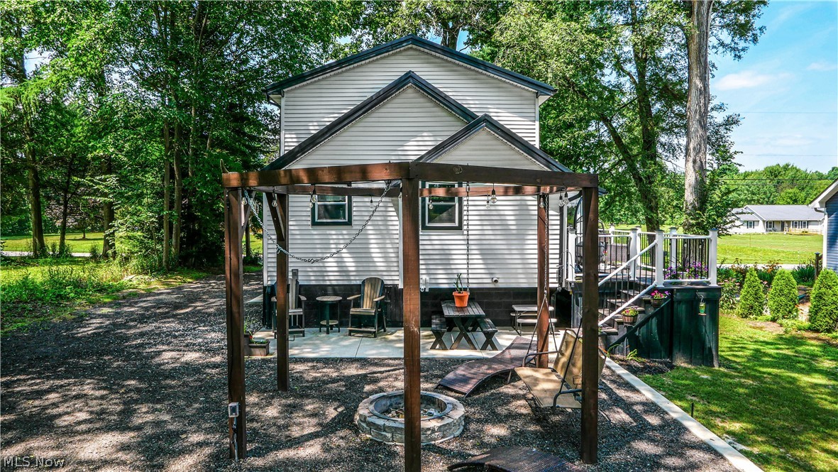 592 Braceville Robinson Road NW Newton Falls OH 44444