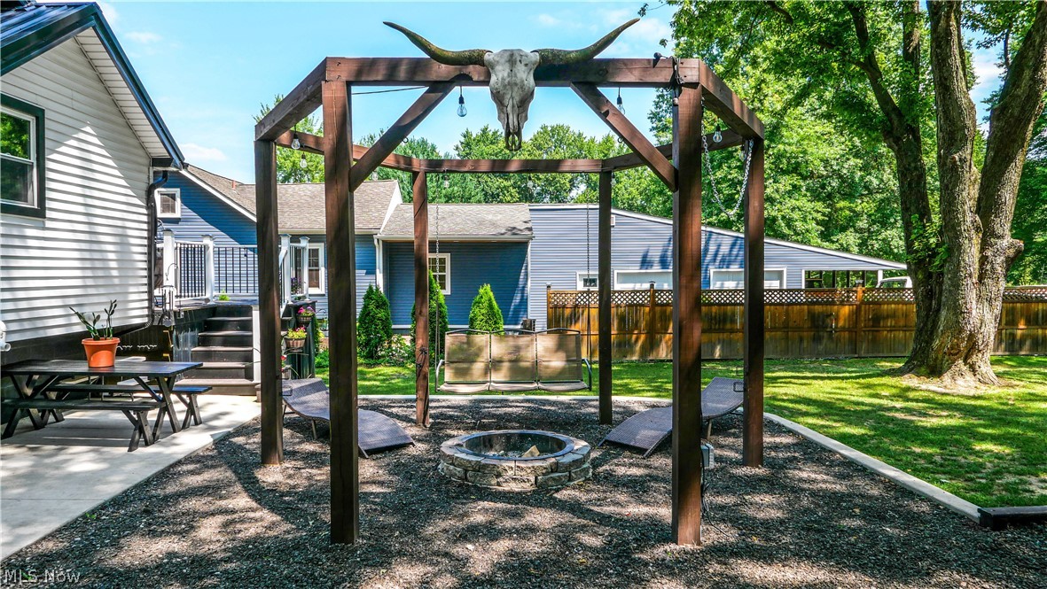 592 Braceville Robinson Road NW Newton Falls OH 44444